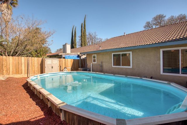 301 Goldrun Dr, Modesto, CA 95354