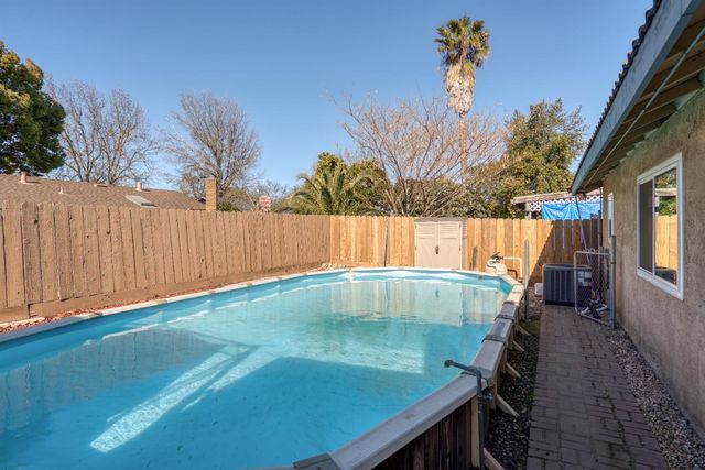 301 Goldrun Dr, Modesto, CA 95354