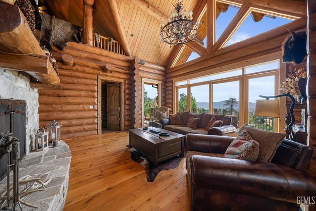 26000 Deertrail Drive, Tehachapi, CA 93561