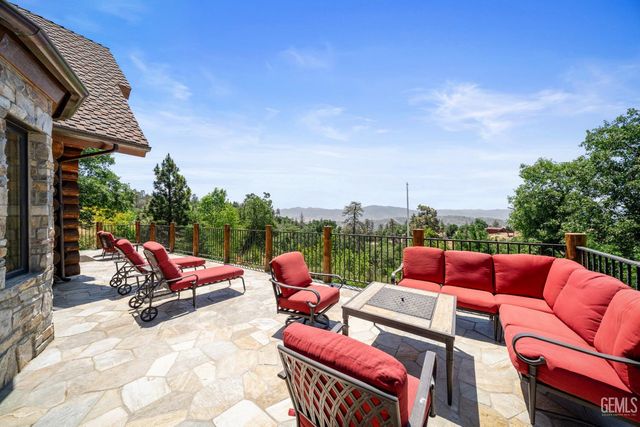 26000 Deertrail Drive, Tehachapi, CA 93561