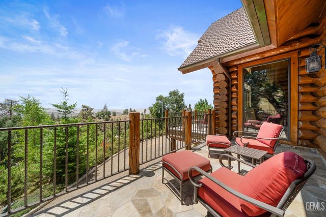 26000 Deertrail Drive, Tehachapi, CA 93561