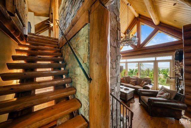 26000 Deertrail Drive, Tehachapi, CA 93561