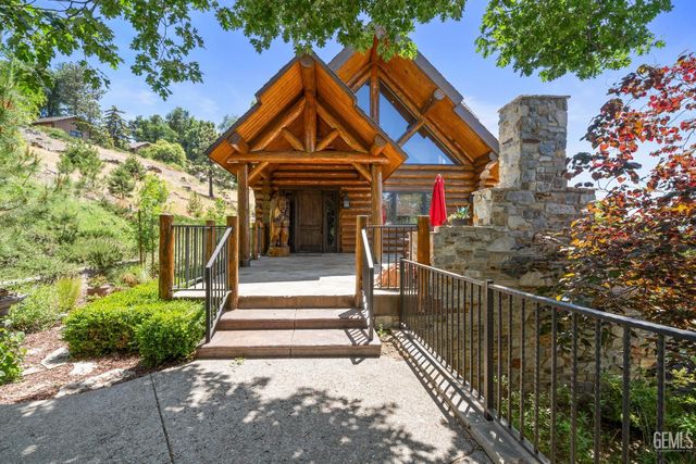 26000 Deertrail Drive, Tehachapi, CA 93561