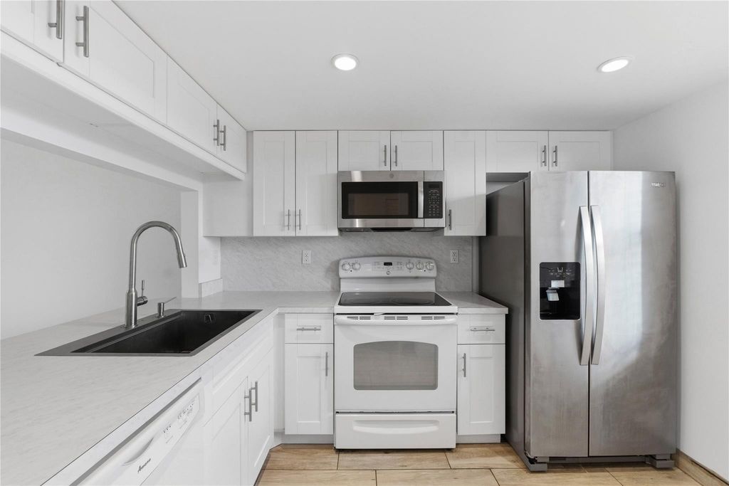 2748 NW 104th Avenue 403, Sunrise, FL 33322