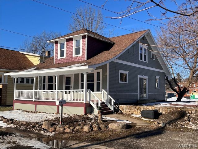 8 Rix Place, Hanover, NY 14136