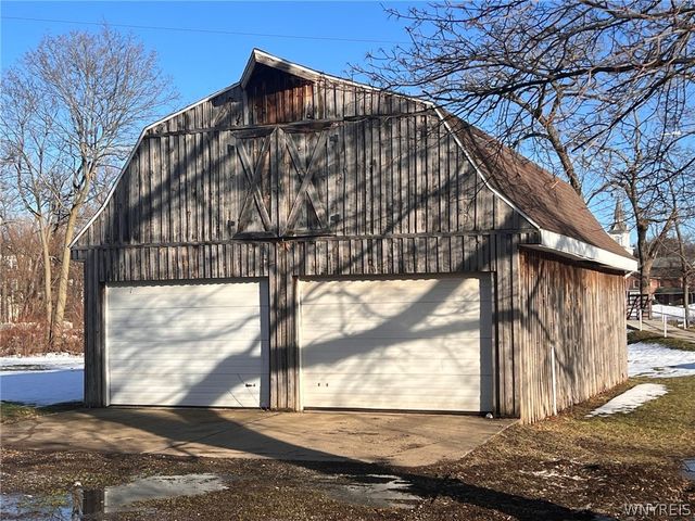 8 Rix Place, Hanover, NY 14136