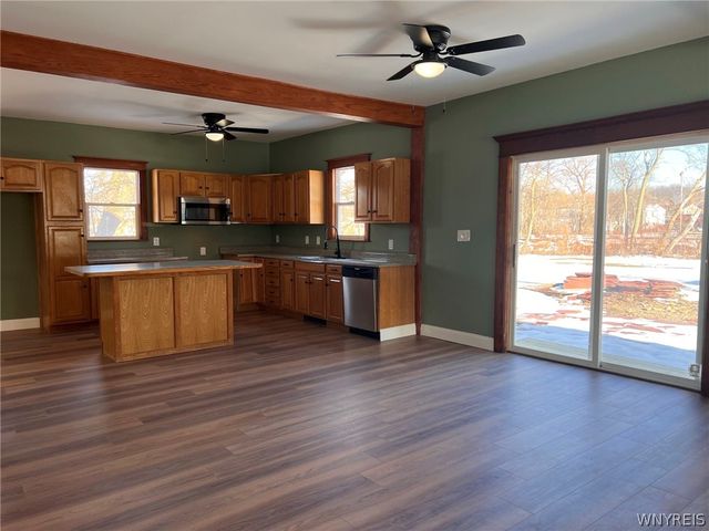 8 Rix Place, Hanover, NY 14136