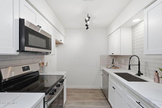 25 N COTTONWOOD Street 63, Chandler, AZ 85225