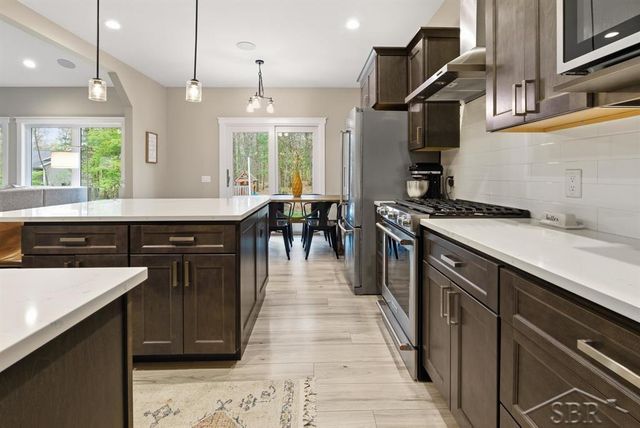 921 S Crooked Tree Lane, Midland, MI 48640