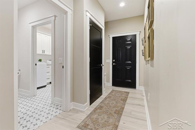 921 S Crooked Tree Lane, Midland, MI 48640