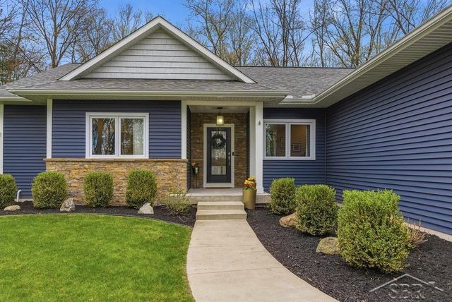 921 S Crooked Tree Lane, Midland, MI 48640