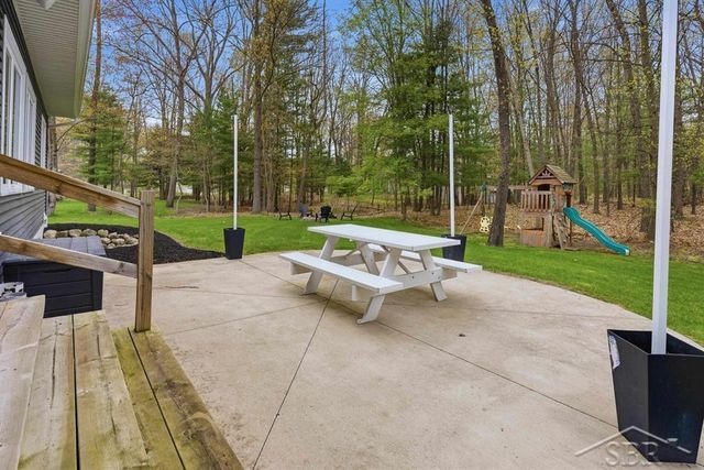 921 S Crooked Tree Lane, Midland, MI 48640