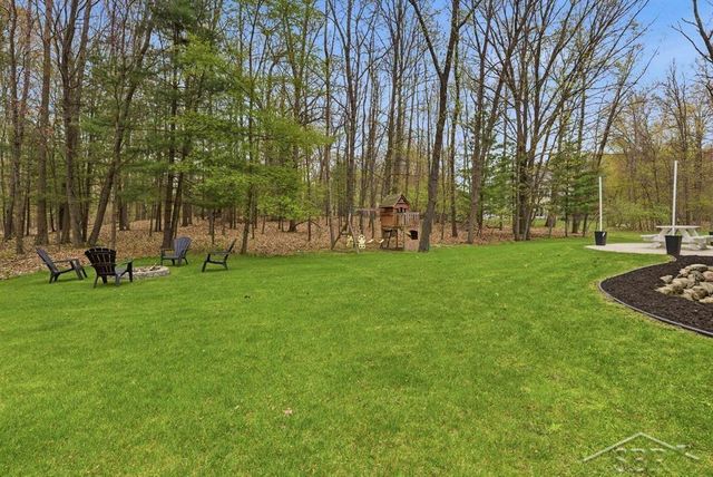 921 S Crooked Tree Lane, Midland, MI 48640
