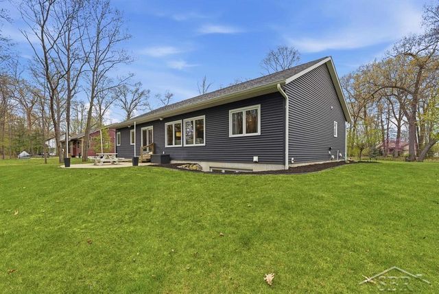 921 S Crooked Tree Lane, Midland, MI 48640