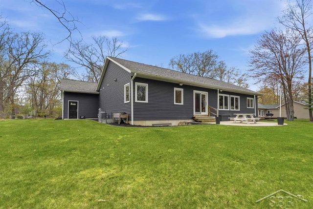921 S Crooked Tree Lane, Midland, MI 48640