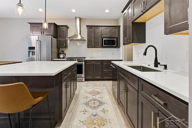 921 S Crooked Tree Lane, Midland, MI 48640