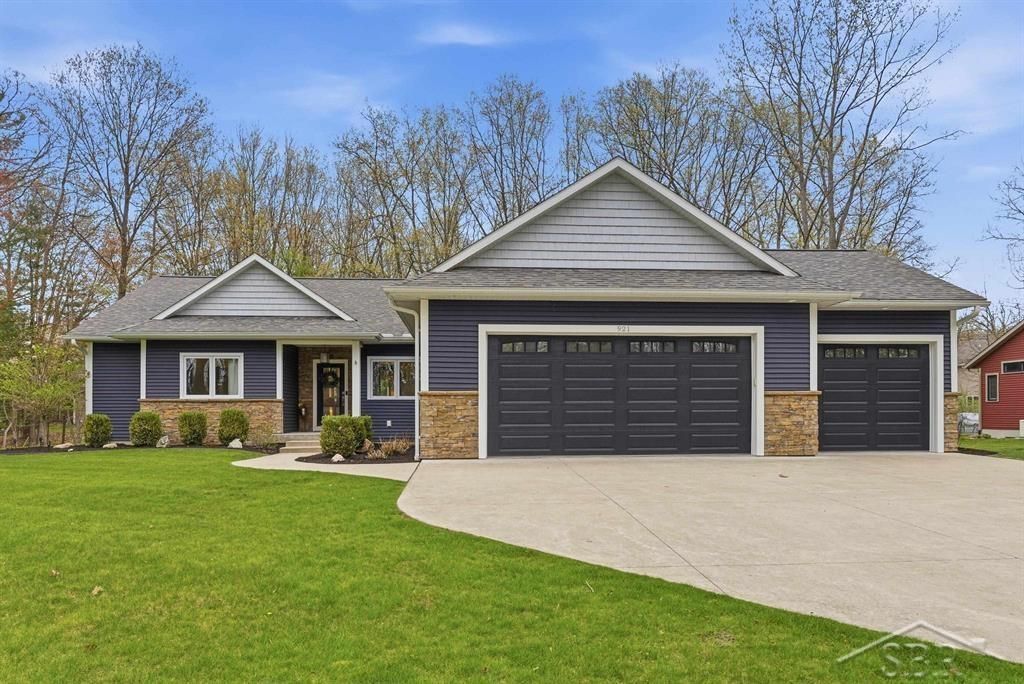 921 S Crooked Tree Lane, Midland, MI 48640