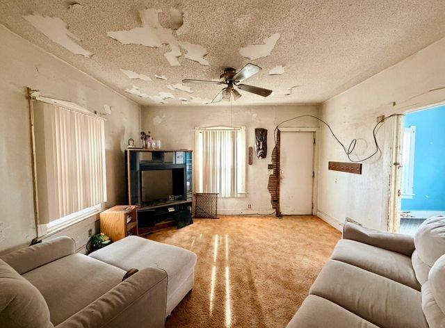 302 E Bell Avenue, Des Moines, IA 50315