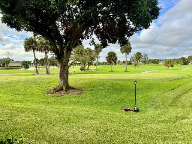 32 Plantation Drive 105, Vero Beach, FL 32966