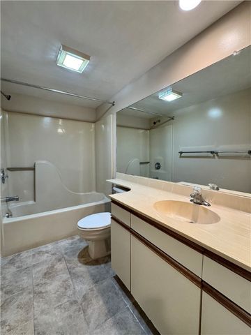 32 Plantation Drive 105, Vero Beach, FL 32966