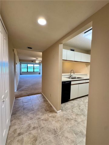 32 Plantation Drive 105, Vero Beach, FL 32966