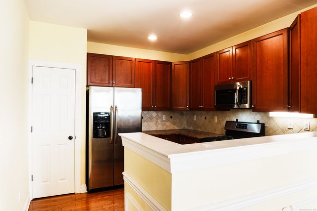 14 Last Leaf Circle 14, Windsor, CT 06095