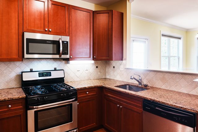 14 Last Leaf Circle 14, Windsor, CT 06095