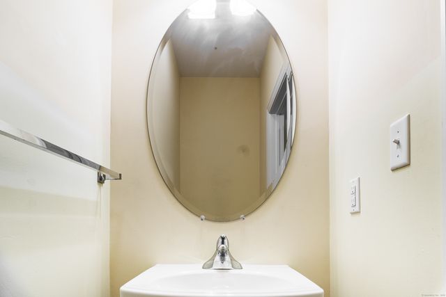 14 Last Leaf Circle 14, Windsor, CT 06095