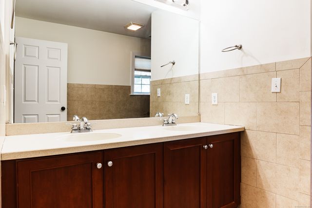 14 Last Leaf Circle 14, Windsor, CT 06095
