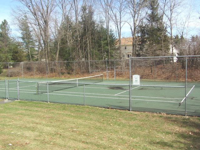 14 Last Leaf Circle 14, Windsor, CT 06095