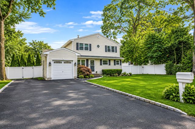 86 Creighton Avenue, Ronkonkoma, NY 11779