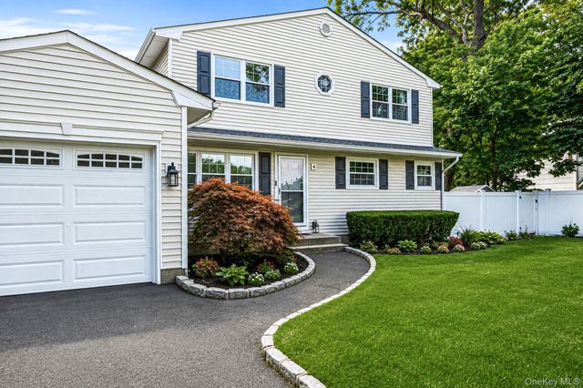 86 Creighton Avenue, Ronkonkoma, NY 11779