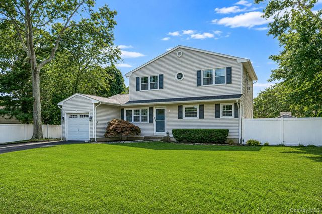 86 Creighton Avenue, Ronkonkoma, NY 11779