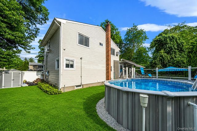 86 Creighton Avenue, Ronkonkoma, NY 11779