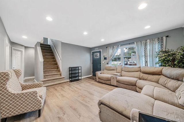 86 Creighton Avenue, Ronkonkoma, NY 11779