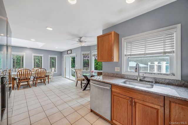 86 Creighton Avenue, Ronkonkoma, NY 11779