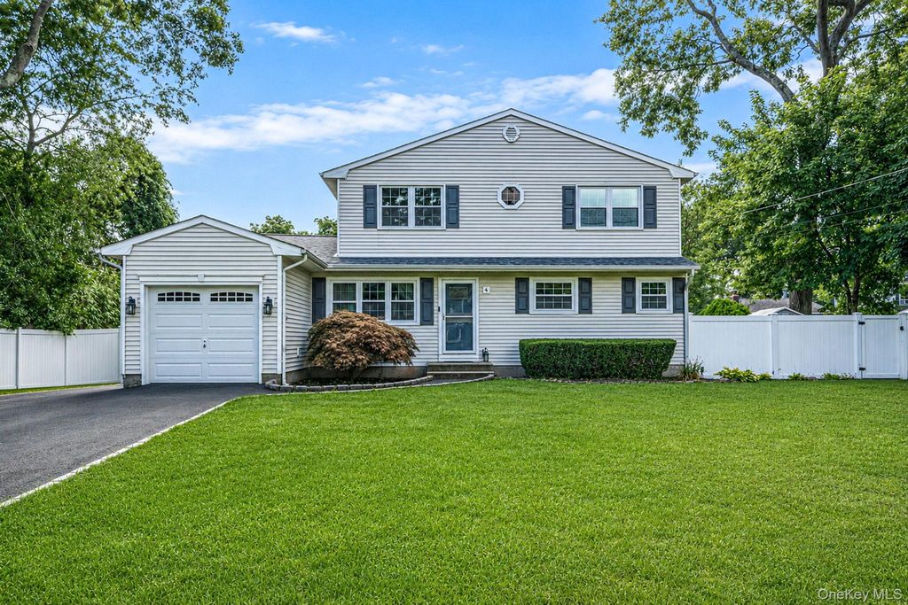 86 Creighton Avenue, Ronkonkoma, NY 11779