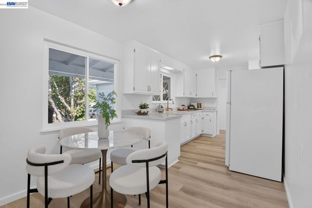 2737 Sulphur Dr, Hayward, CA 94541