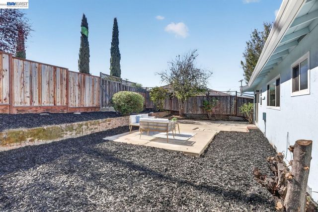 2737 Sulphur Dr, Hayward, CA 94541