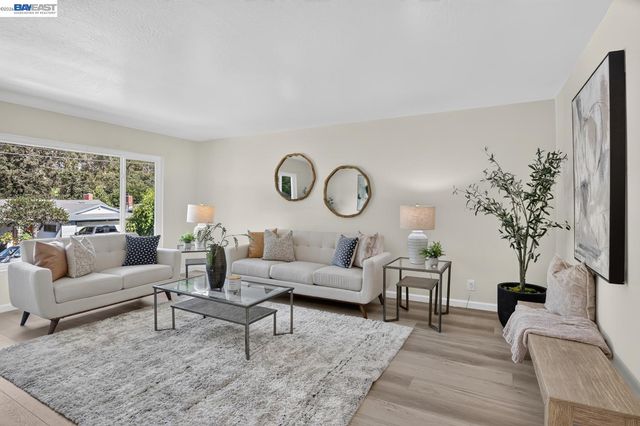 2737 Sulphur Dr, Hayward, CA 94541