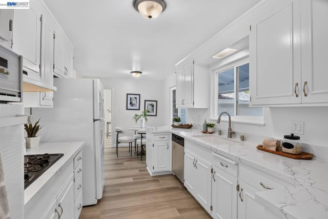 2737 Sulphur Dr, Hayward, CA 94541