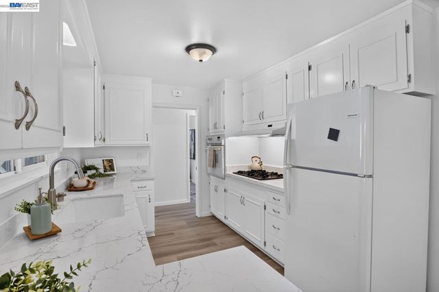 2737 Sulphur Dr, Hayward, CA 94541