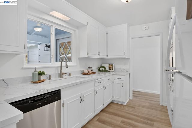 2737 Sulphur Dr, Hayward, CA 94541