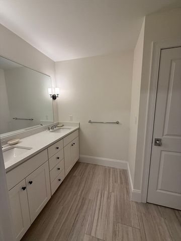 6 Lily Pond Ln 6, Lexington, MA 02420