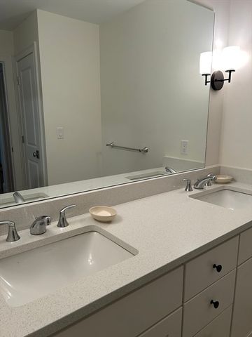 6 Lily Pond Ln 6, Lexington, MA 02420
