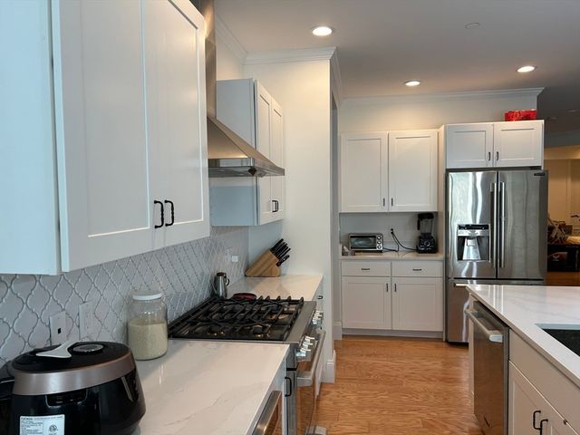 6 Lily Pond Ln 6, Lexington, MA 02420