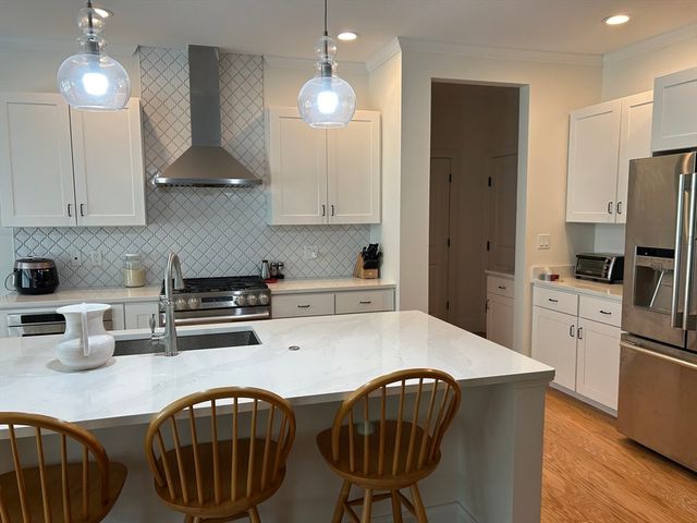 6 Lily Pond Ln 6, Lexington, MA 02420