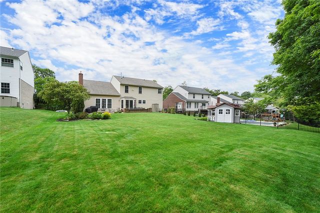 111 Woodcrest, Peters Twp, PA 15367