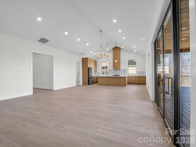 90 Summit Hill Road, Hendersonville, NC 28791