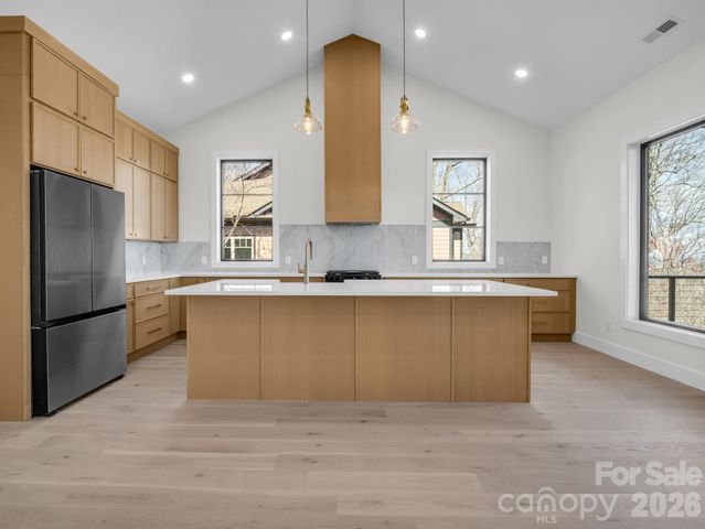 90 Summit Hill Road, Hendersonville, NC 28791